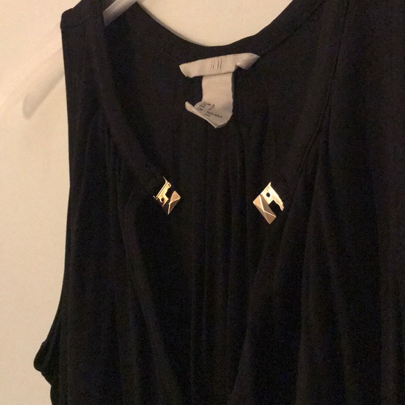 Black Sleeveless Blouse With Front Key Hole - Picture 5 of 6